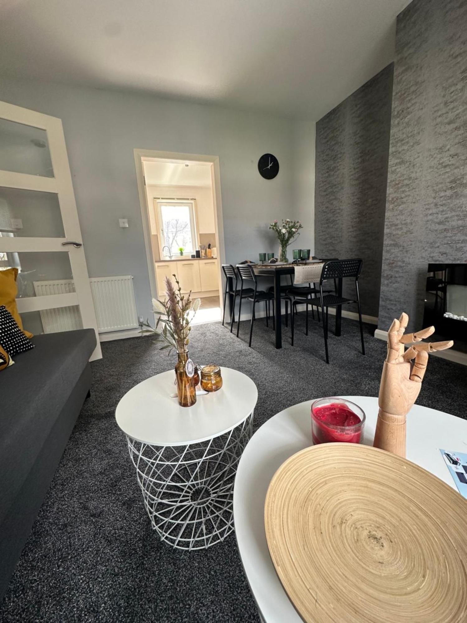 Glasgow Modern Style Home , Separate Entrance Bagian luar foto