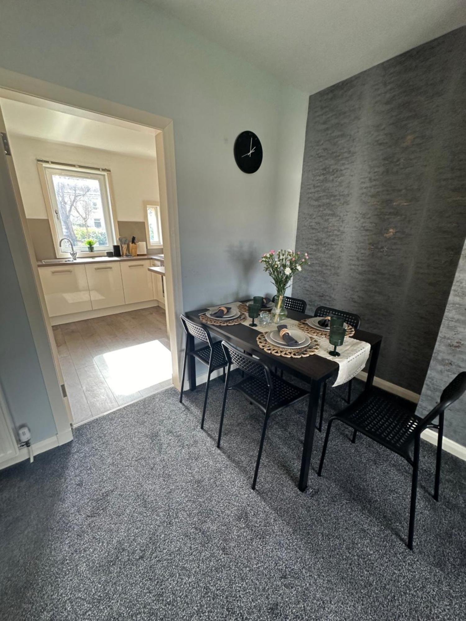 Glasgow Modern Style Home , Separate Entrance Bagian luar foto
